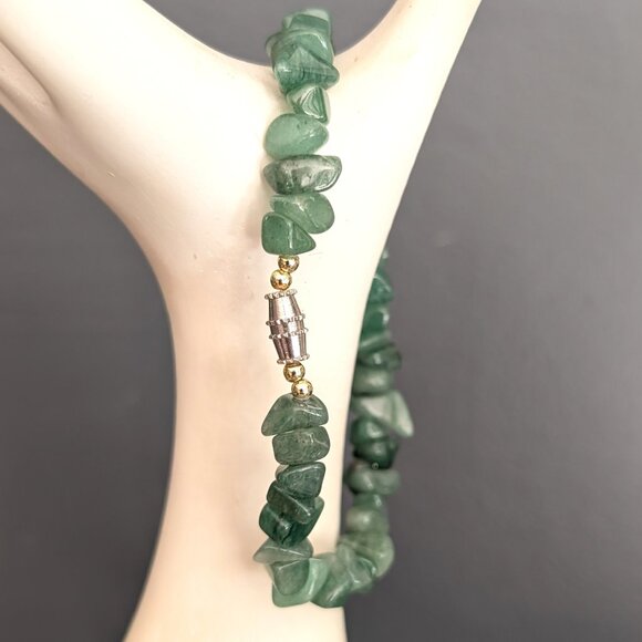 Shades of green stone chip bead bracelet - Picture 4 of 12